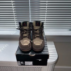 Air Jordan 1, youth size 6, color brown, tan, red